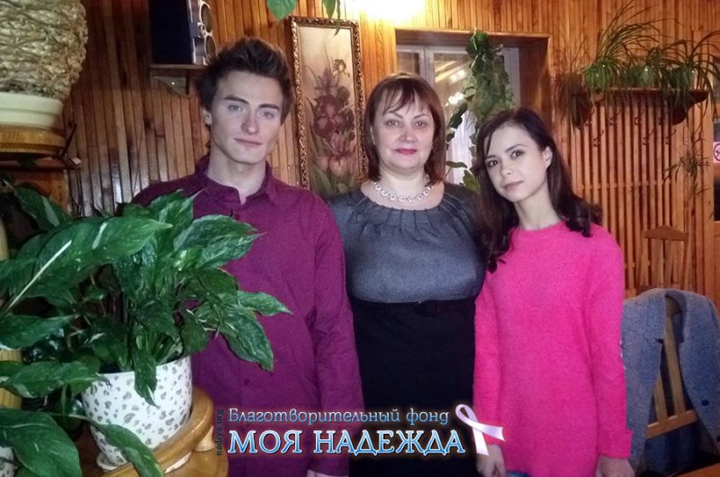 Пиляева Анастасия со своим парнем и Нина Москалева